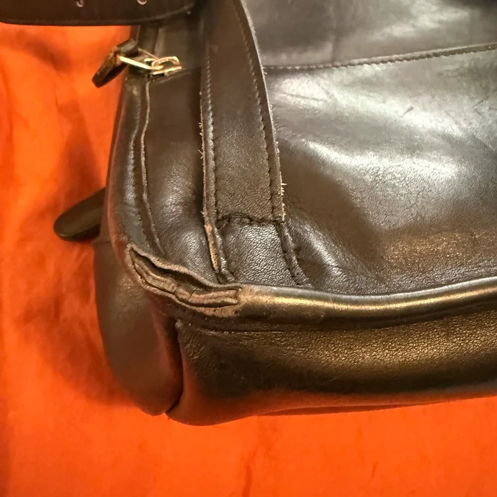 COACH vintage turnlock backpack purse in black with silver hardware. 90s! - Picture 10 of 15